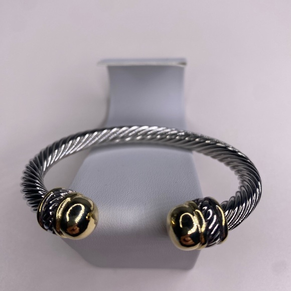 Classic Gold Dome Cable Bracelet - Picture 1 of 3